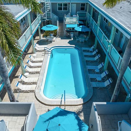 Camelot Beach Suites Клеруотер-Бич Экстерьер фото